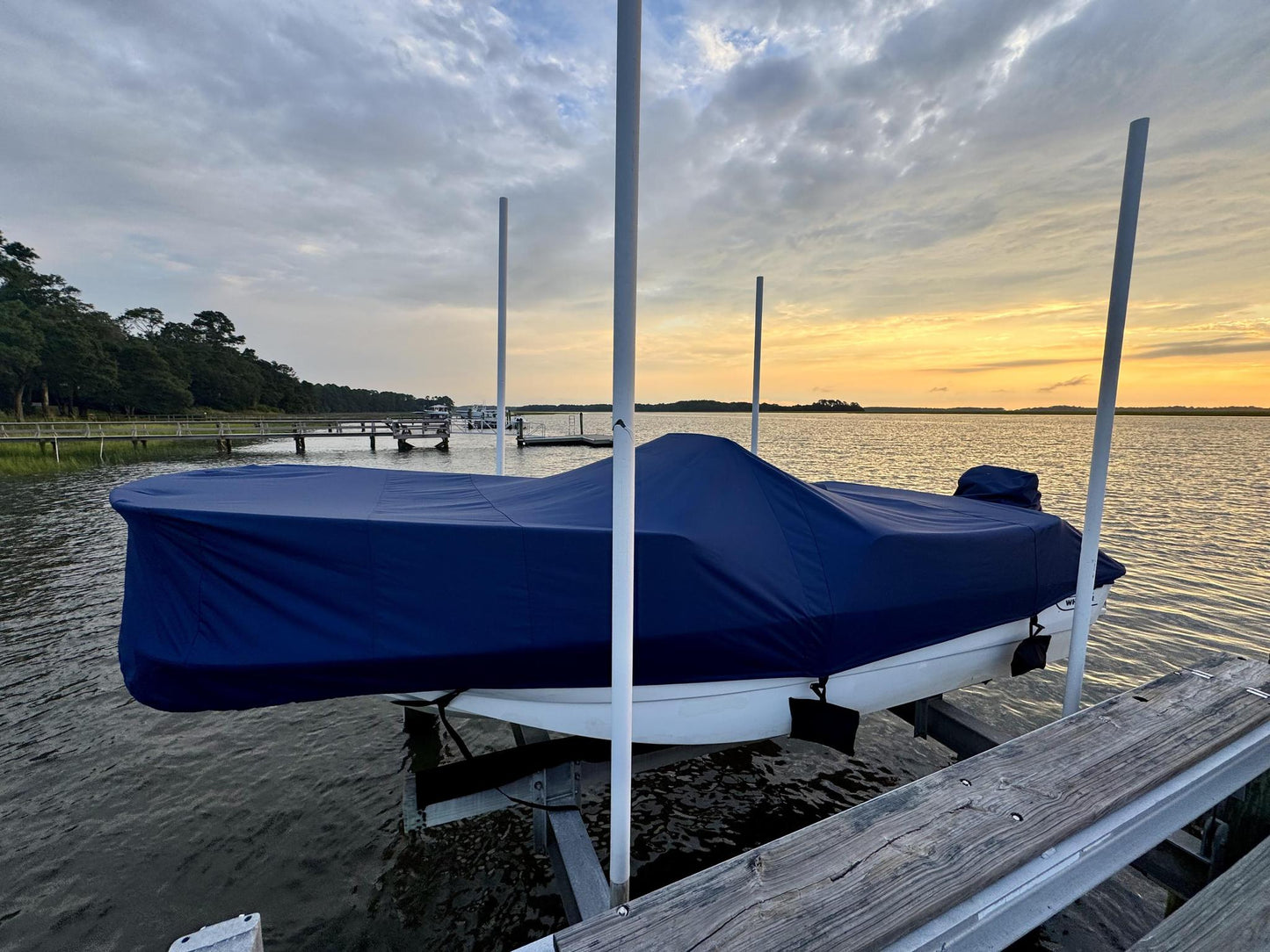 Discounted Boston Whaler 170 Montauk Custom-Fit Boat Cover (2002-2006)- final sale