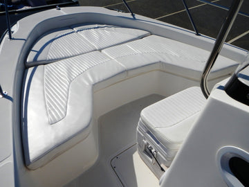 Boston Whaler 220 Dauntless Bow Cushion (Bright White)
