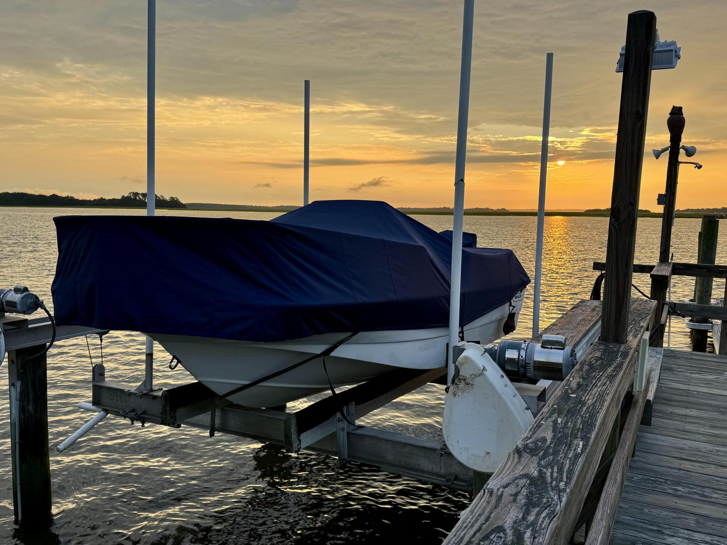 Discounted Boston Whaler 170 Montauk Custom-Fit Boat Cover (2002-2006)- final sale